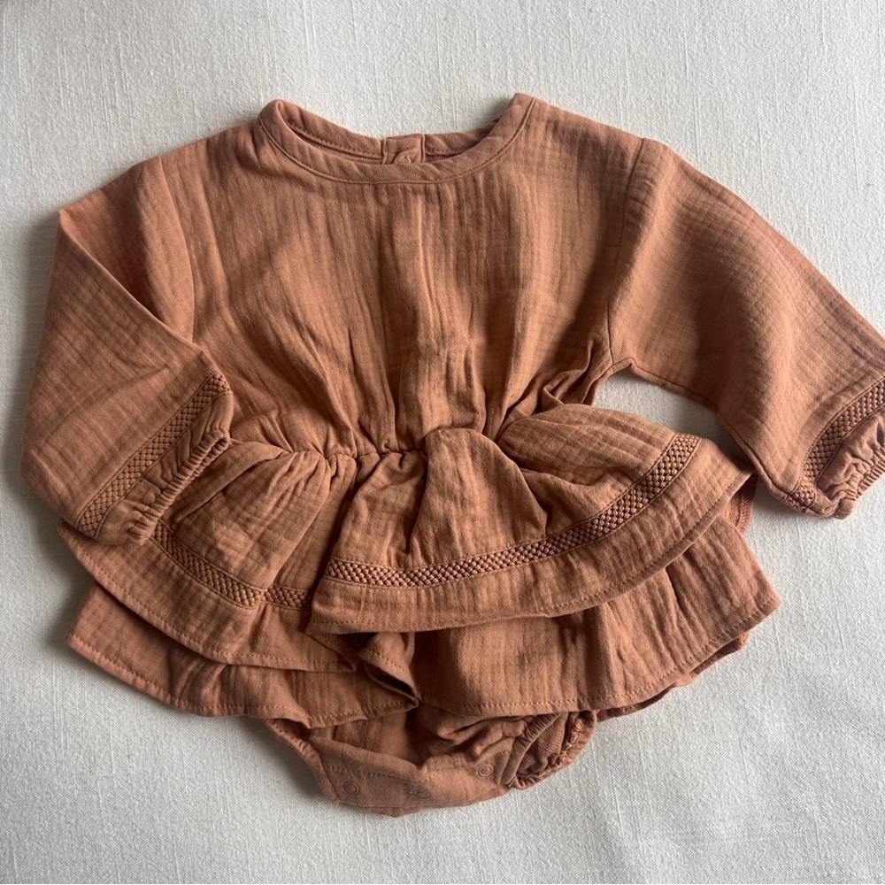 NWT Quincy Mae Rosie Romper in Rose with Button Detail